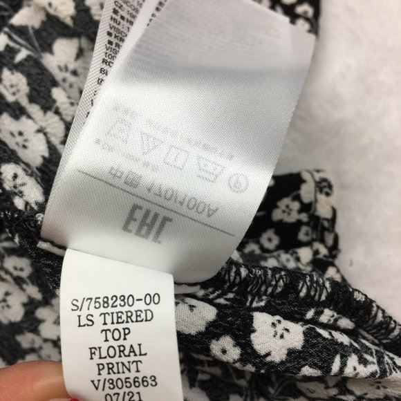 GAP Blouse Tiered Top Size L Womans Black White Floral Rayon 3/4 Sleeve Keyhole - Picture 12 of 15